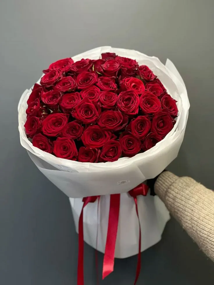Bó Hoa Hồng Đỏ  Giấy Trắng Sang Trọng – Quà Tặng Valentine, Sinh Nhật, 8/3, 20/10 Đằng Cấp