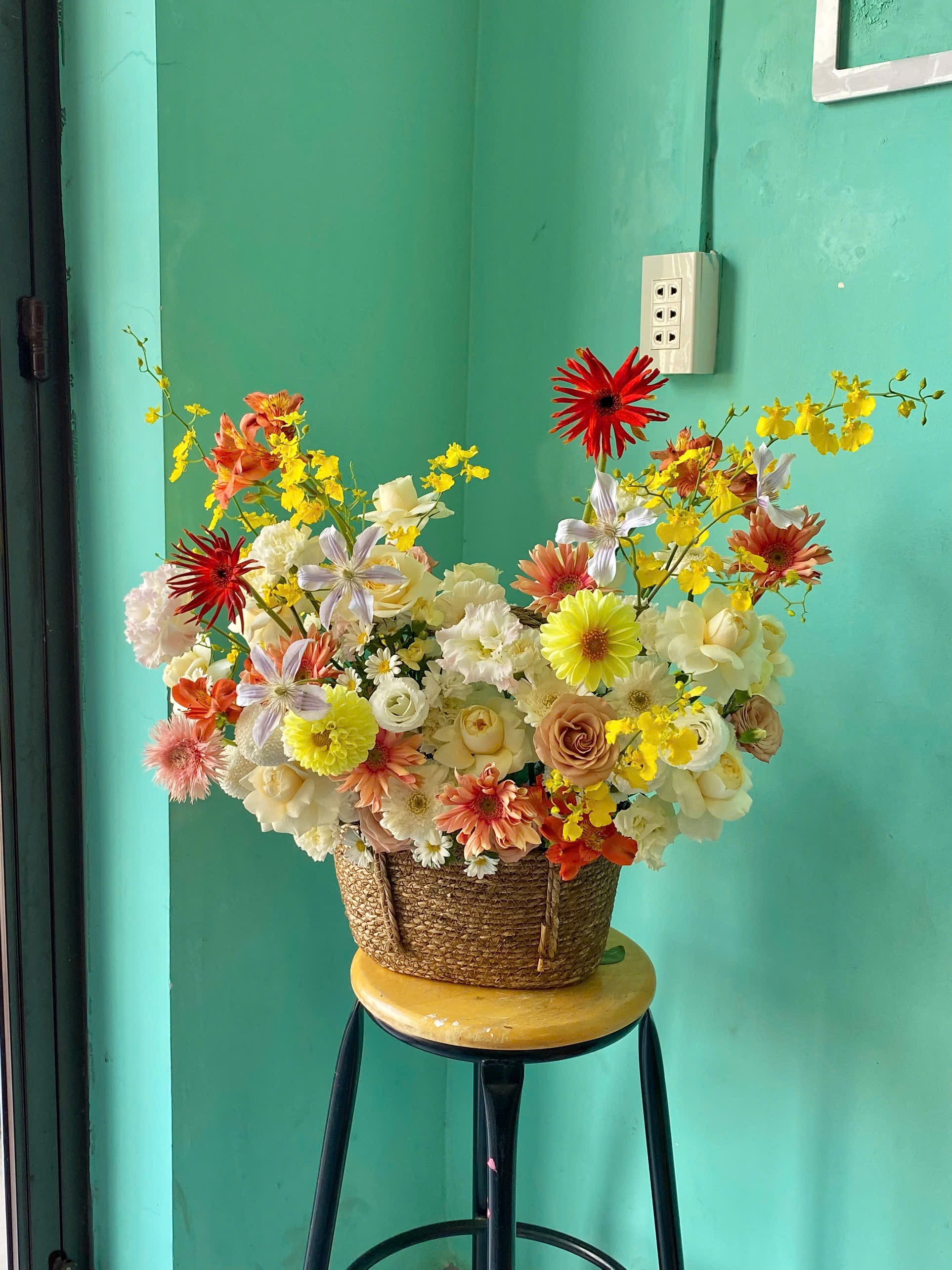 Bó hoa cưới dáng thác đỗ garden - ảnh 1