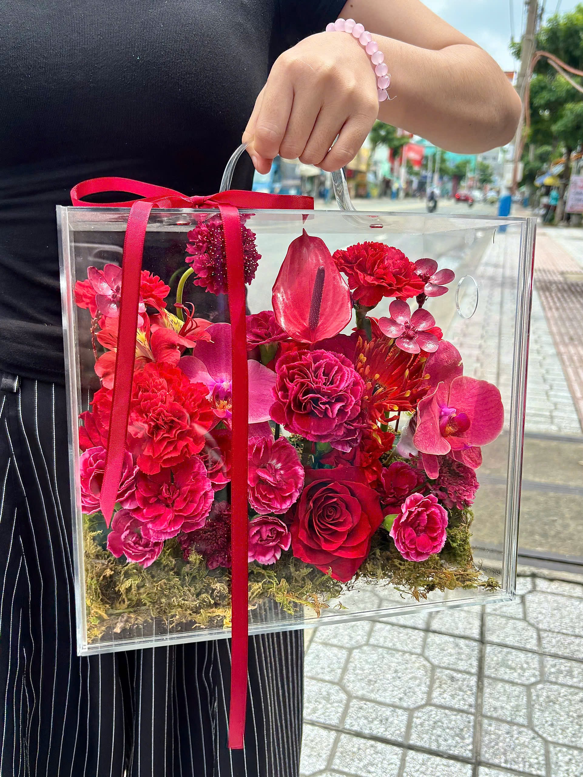 Bó hoa cưới dáng thác đỗ garden - ảnh 2