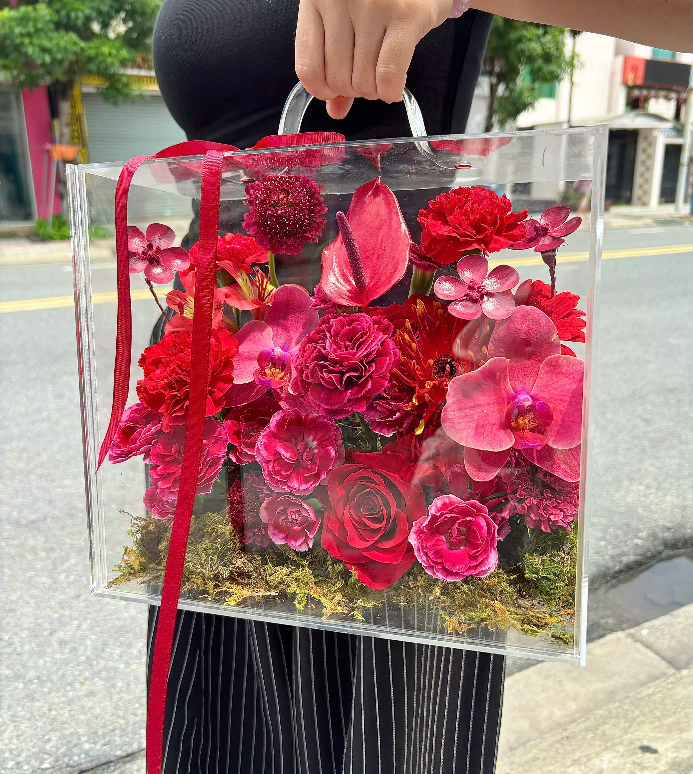 Bó hoa cưới dáng thác đỗ garden - ảnh 4